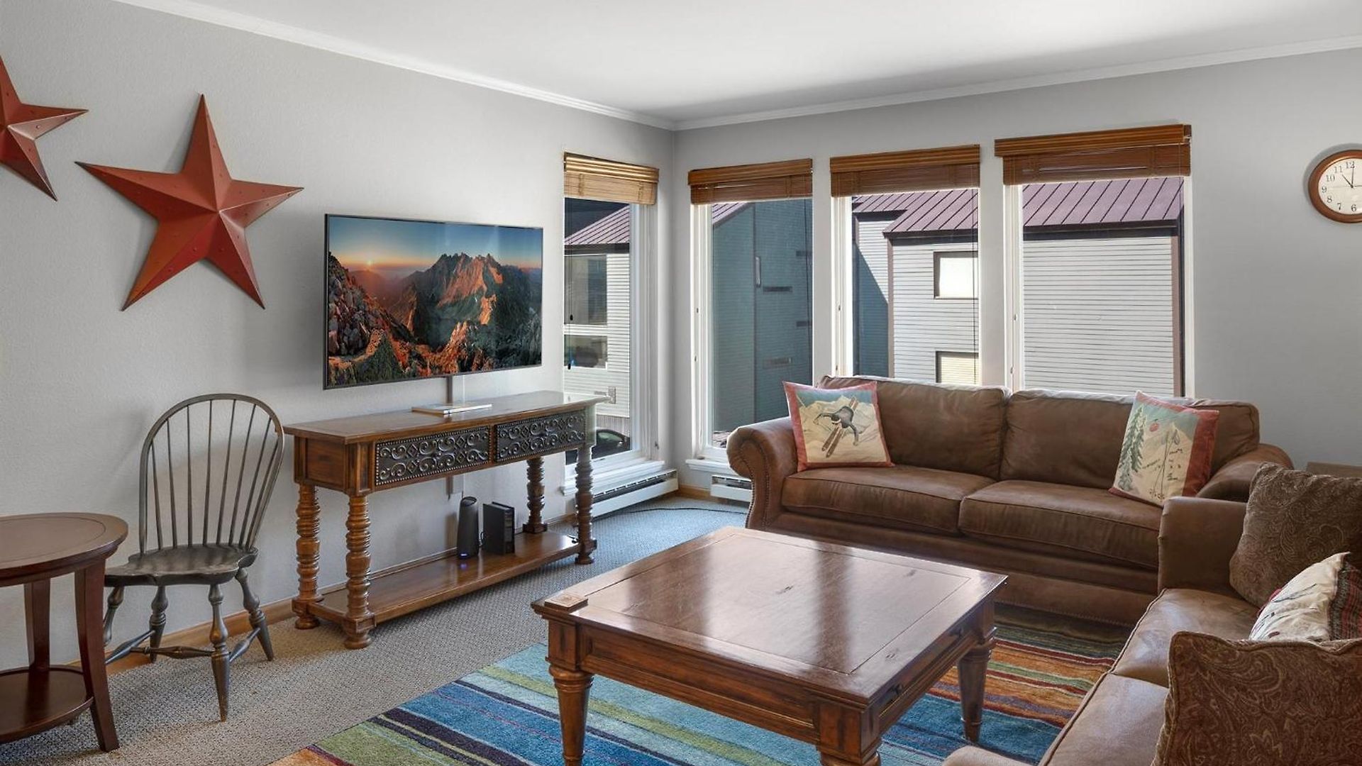 Apartment West End Winner - Hot Tub, Parking, Open Kitchen & Living Space *