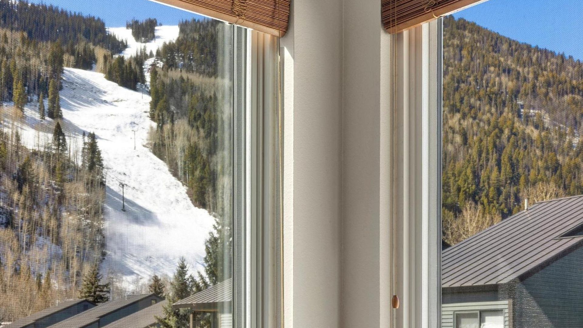 Apartment West End Winner - Hot Tub, Parking, Open Kitchen & Living Space *