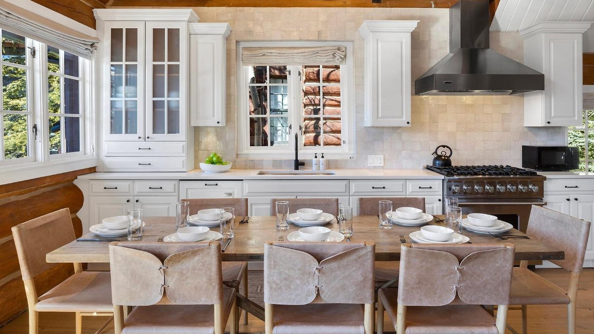 New! Chic European Style Cabin, Short Walk To