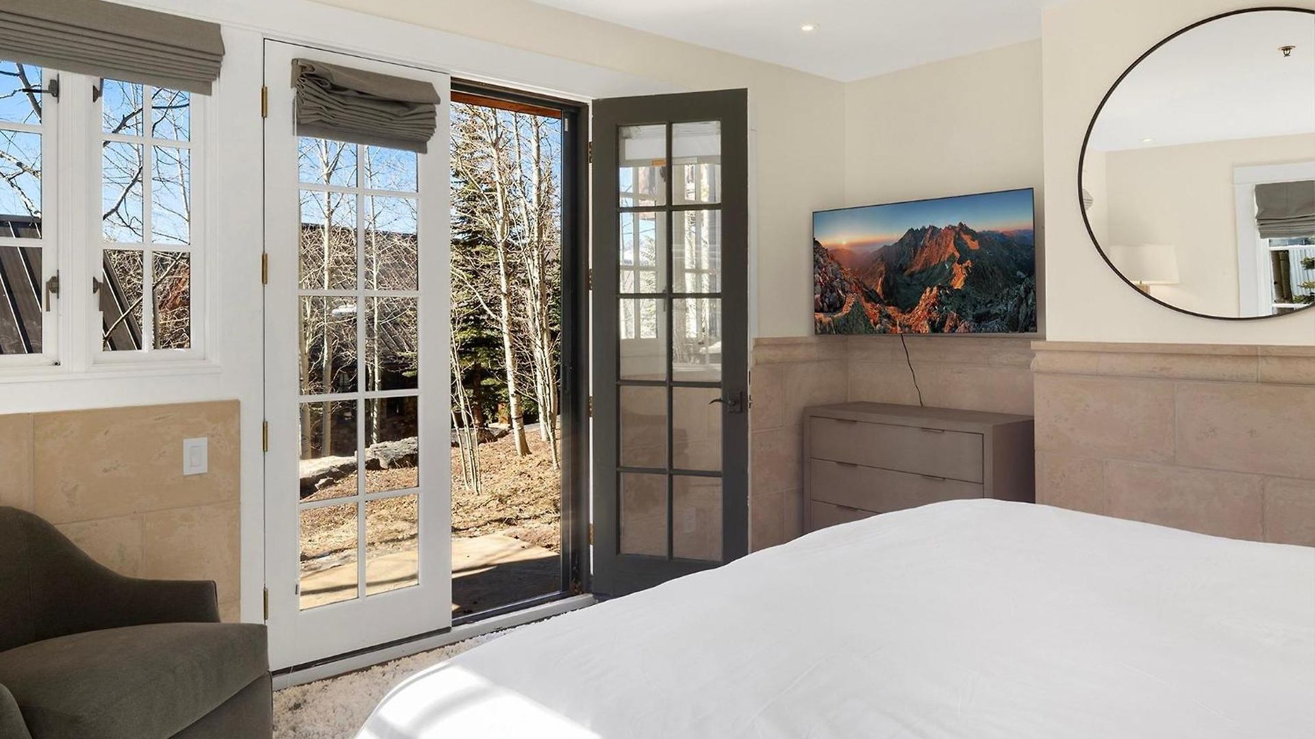 New! Chic European Style Cabin, Short Walk To Holiday home Telluride