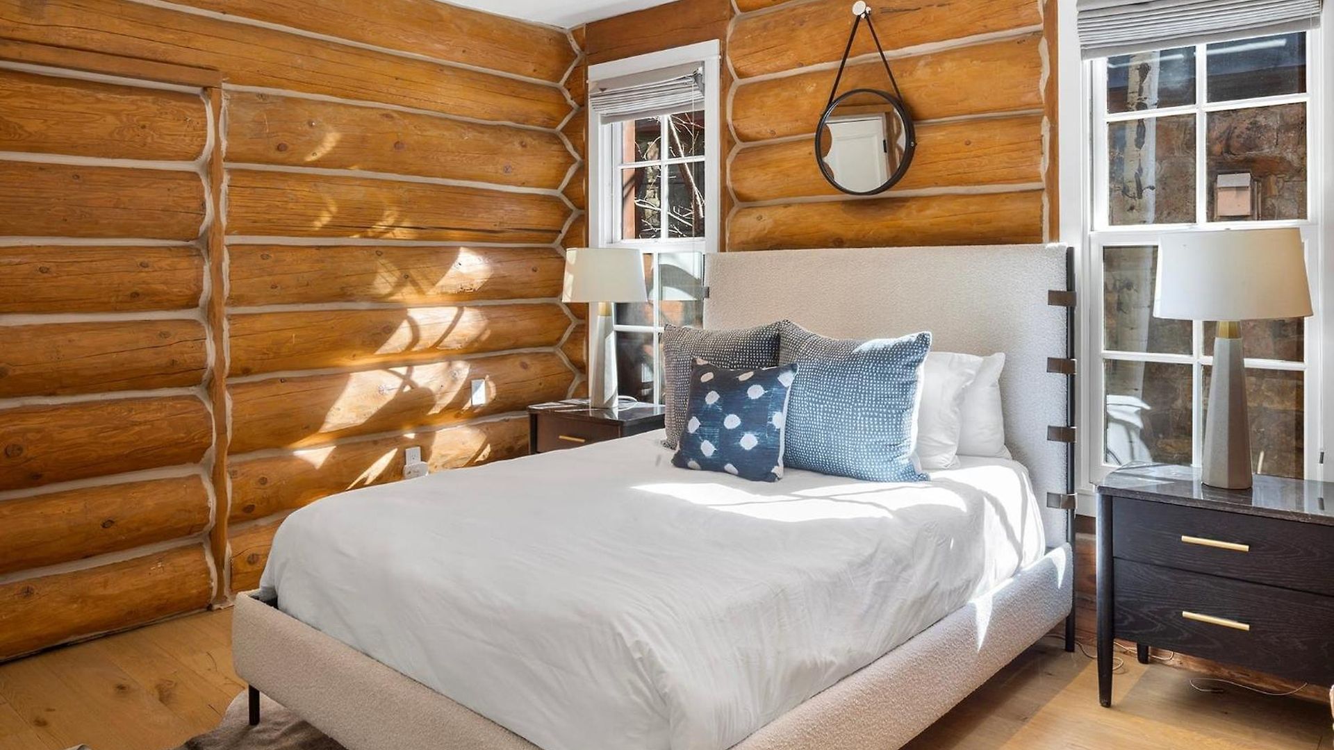 New! Chic European Style Cabin, Short Walk To Telluride