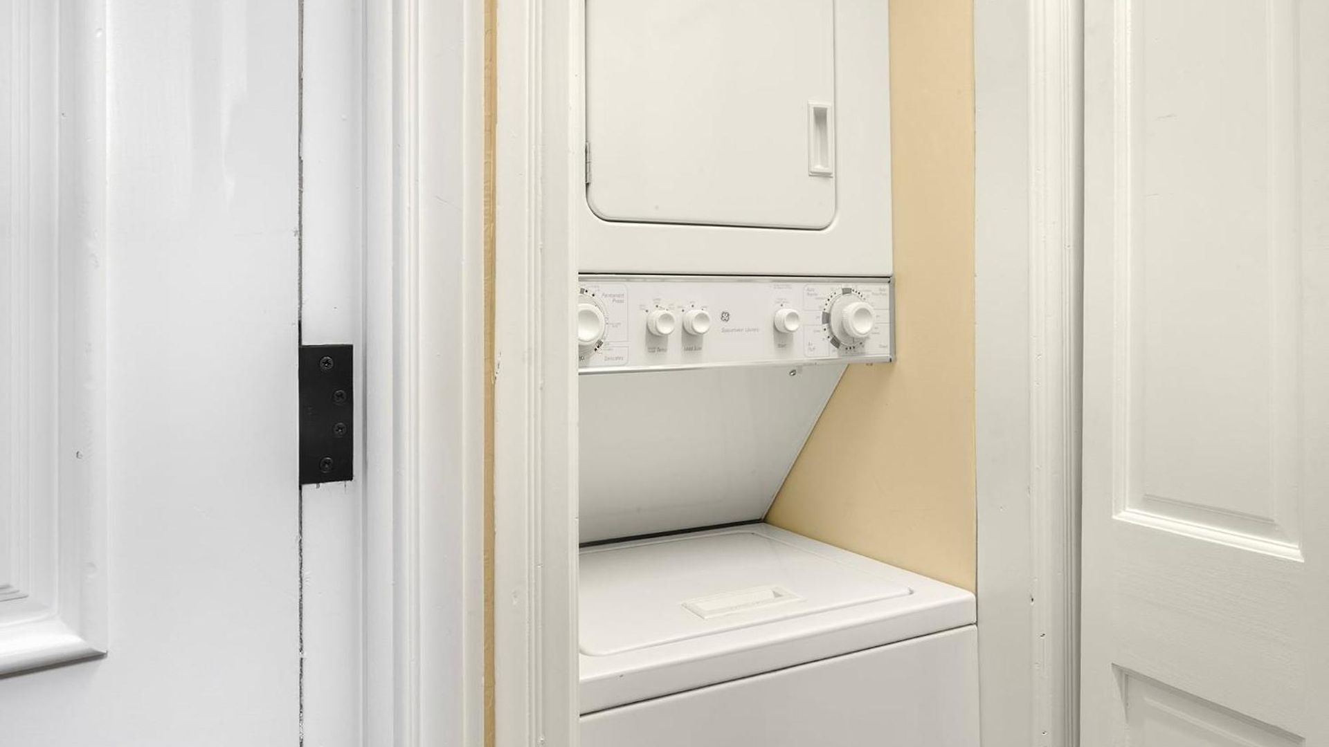 New! Chic European Style Cabin, Short Walk To *
