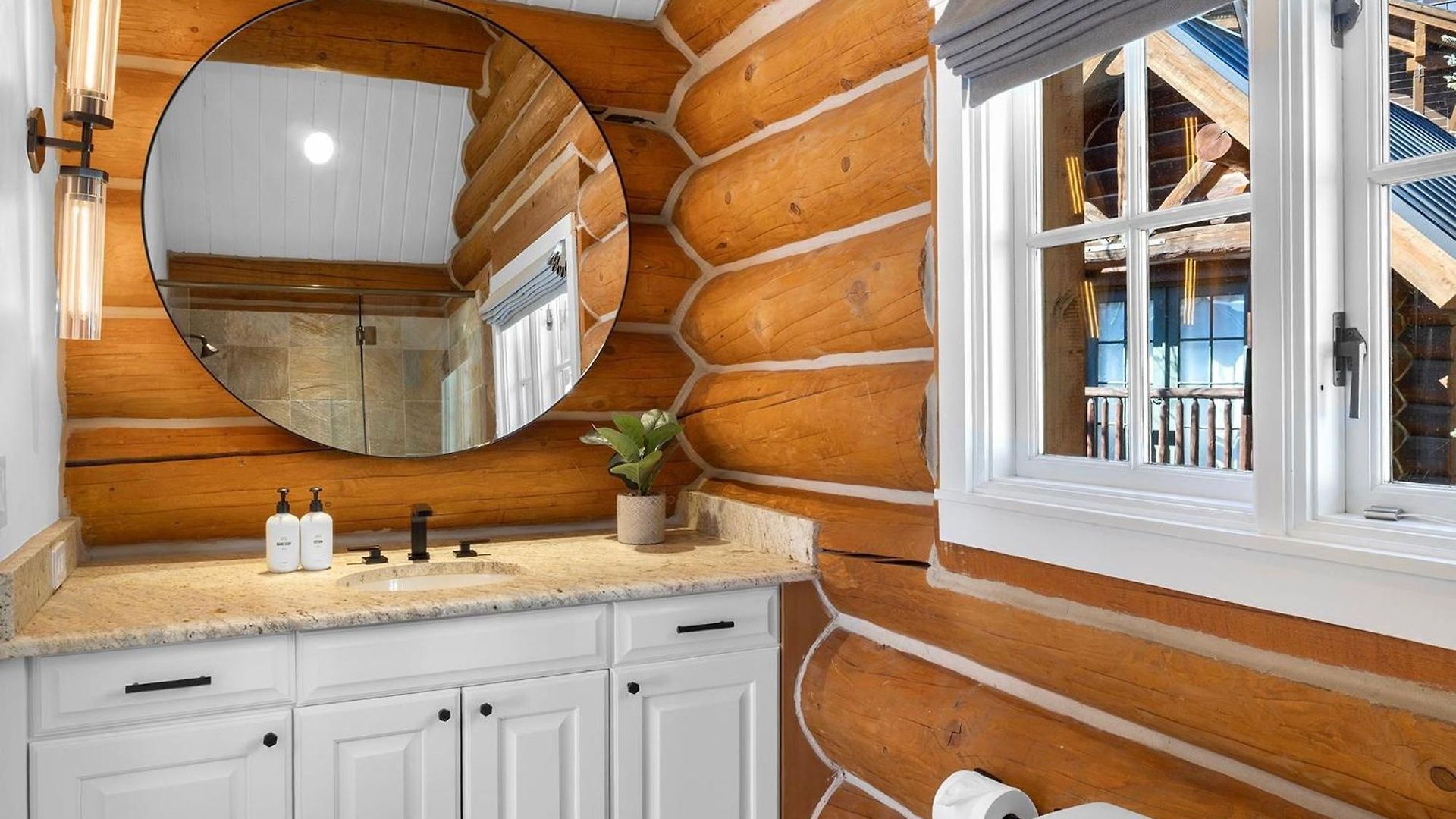 New! Chic European Style Cabin, Short Walk To Telluride