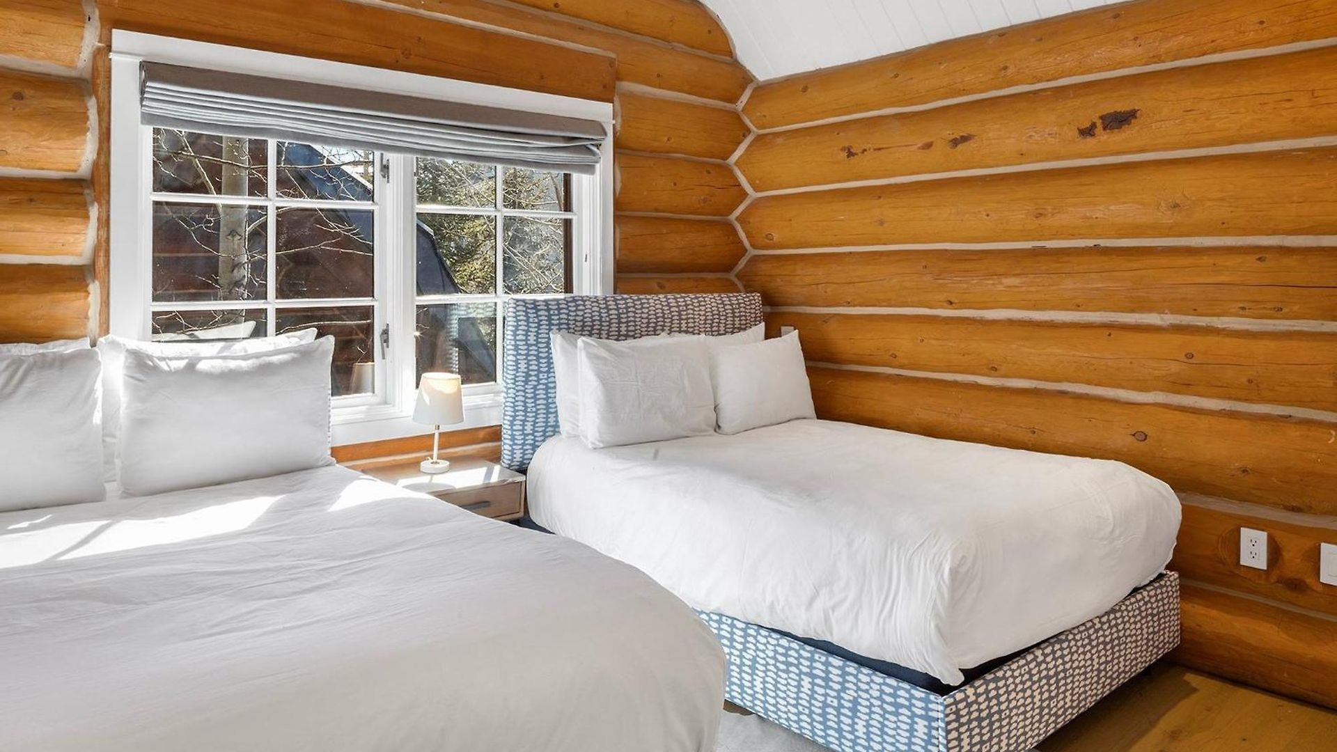 Holiday home New! Chic European Style Cabin, Short Walk To