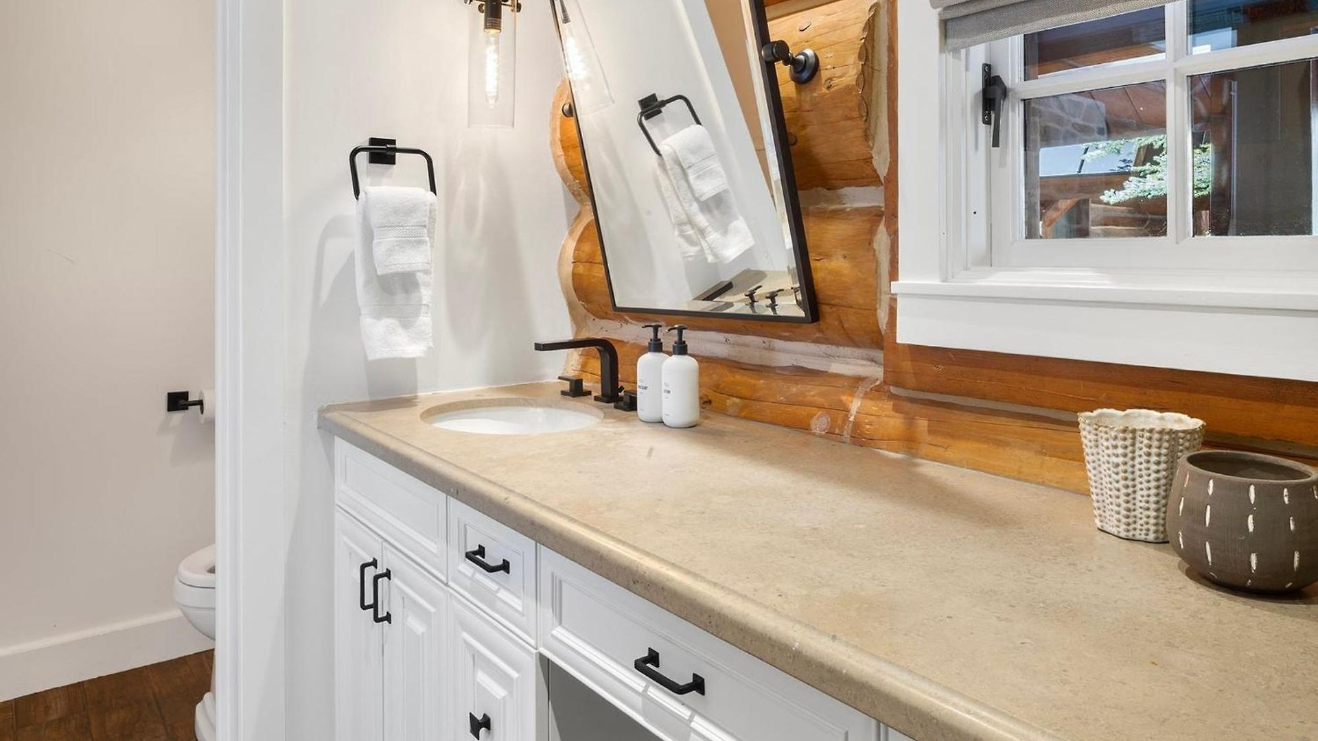New! Chic European Style Cabin, Short Walk To * Telluride