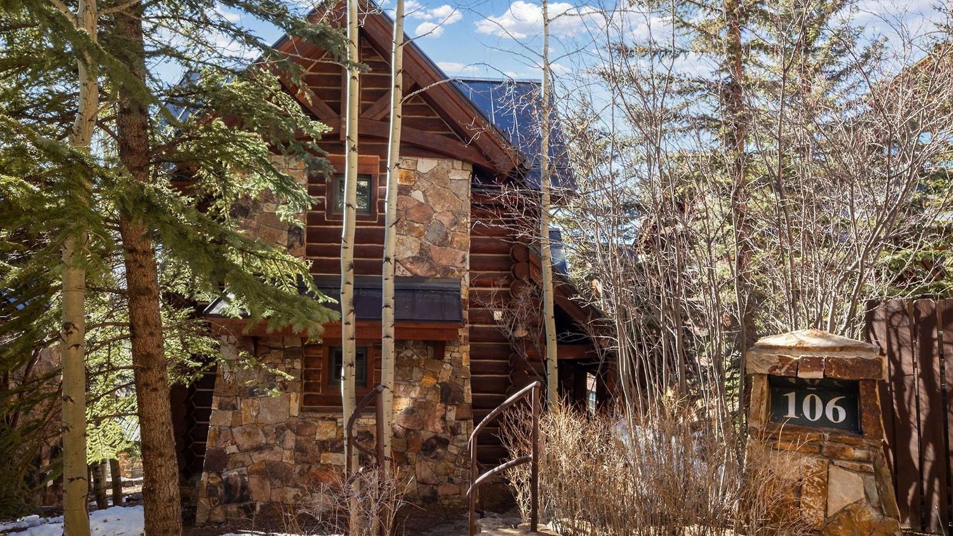 Holiday home New! Chic European Style Cabin, Short Walk To *