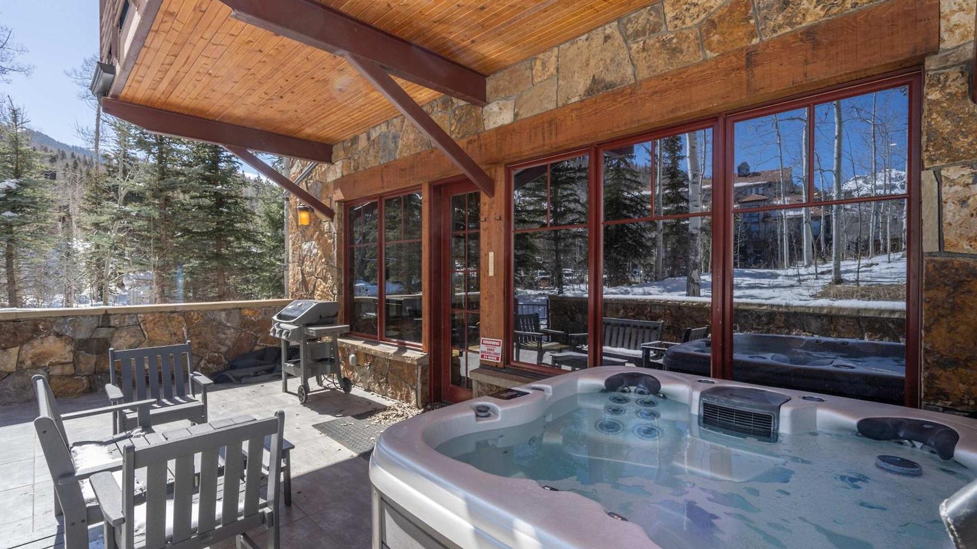 Ski-in Ski-out 4br W- Deck, Hot Tub, & Crib Holiday home Telluride