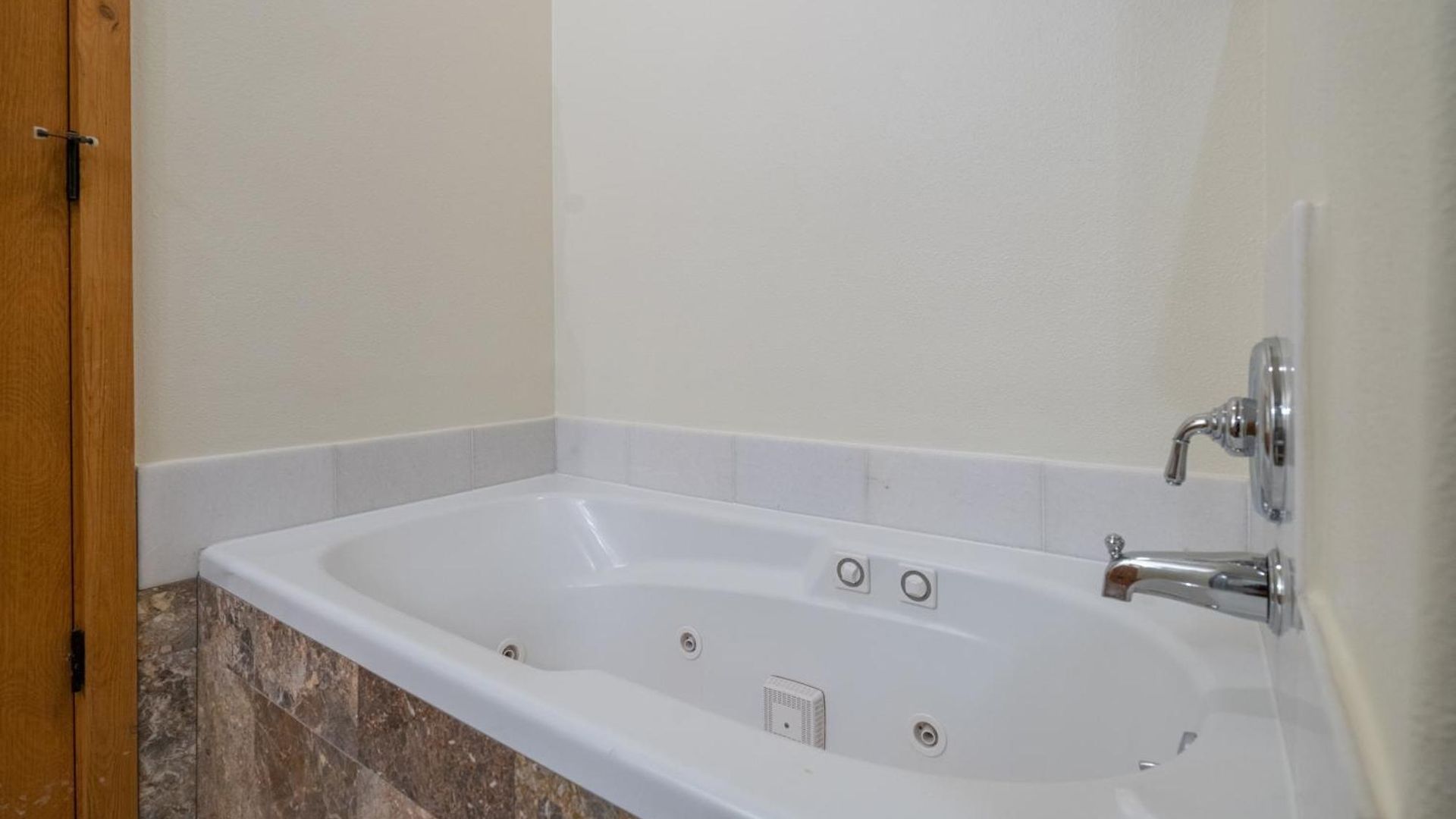 Bear Creek 303b Hotel *