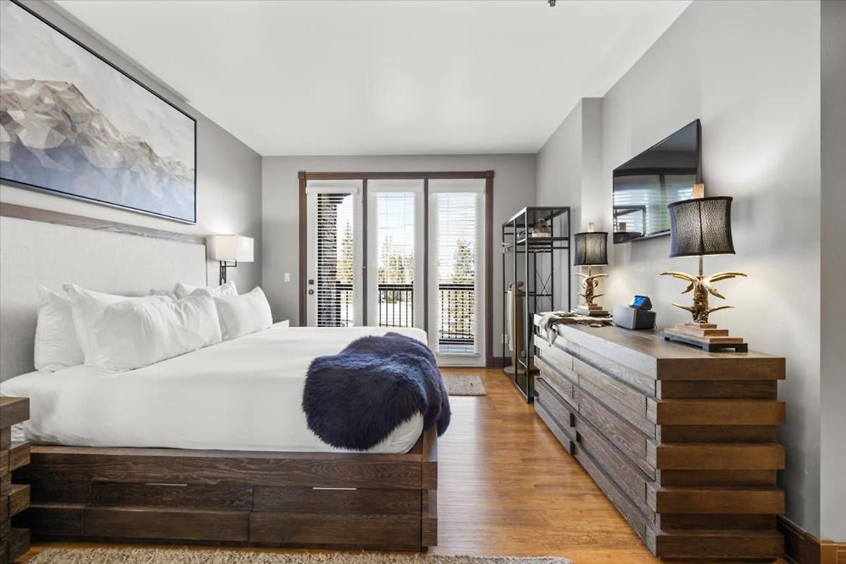 Mtn Village Retreat - Balcony Views & Steam Shower Holiday home *