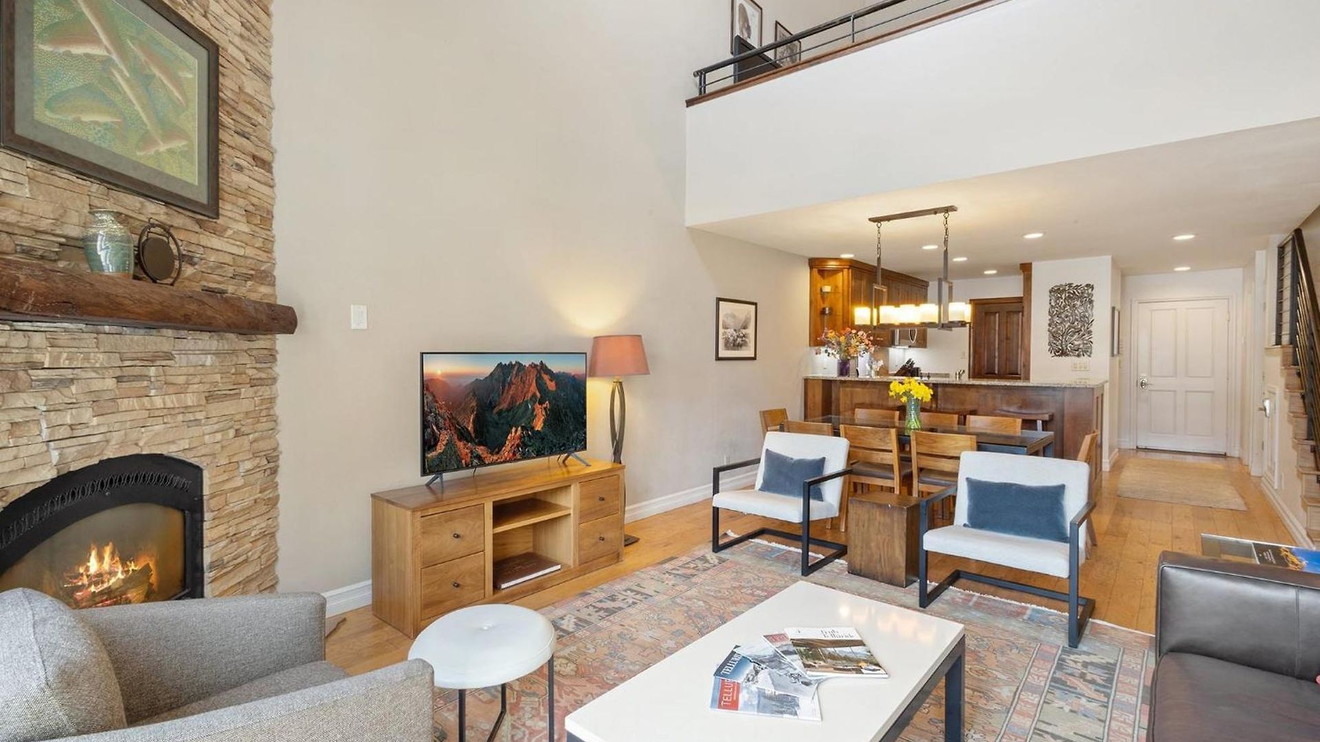 Apartment Slopeside Paradise Penthouse At Lift 7, Views, Fireplace, Deck, Hot Tub *