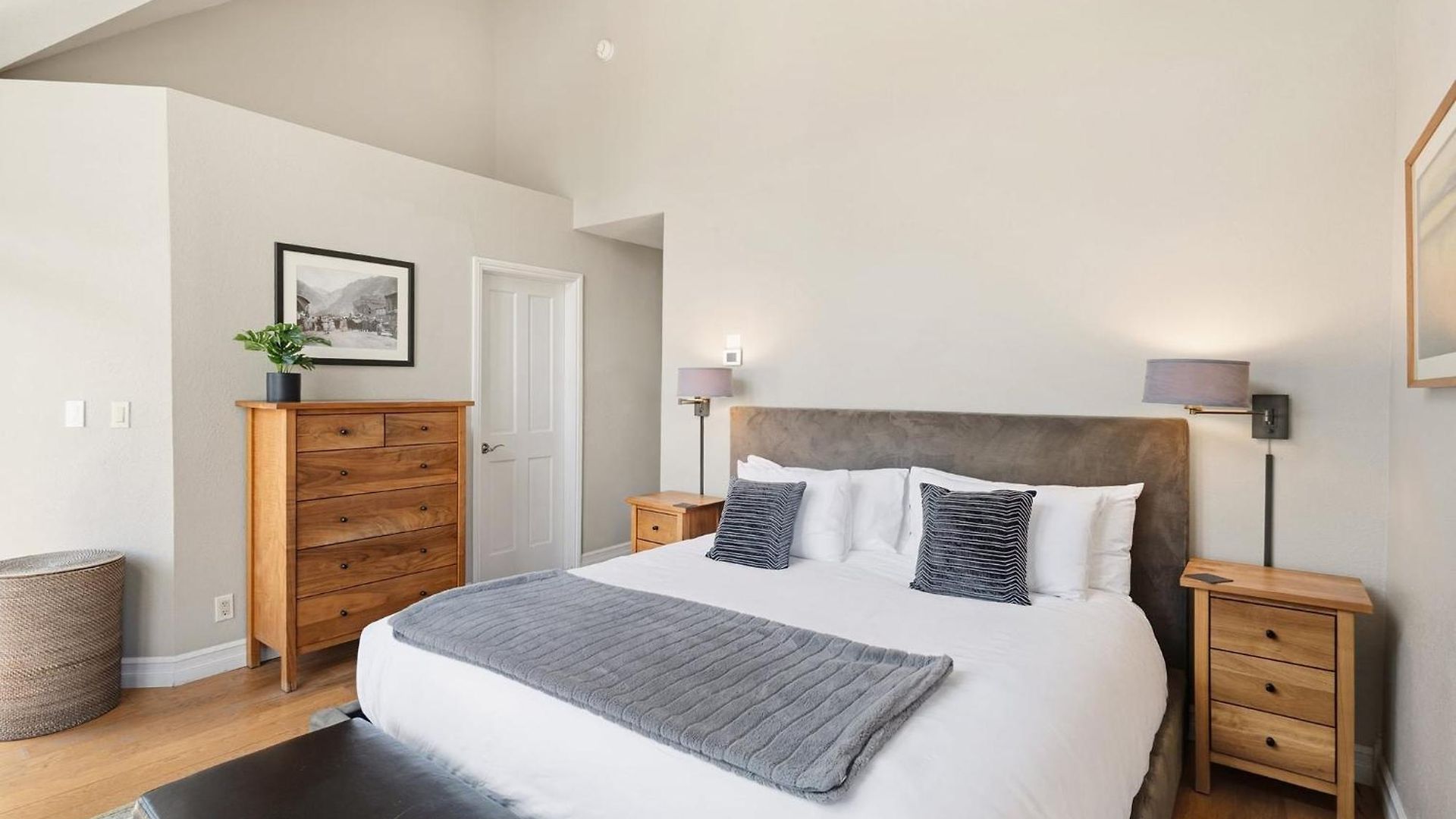 Slopeside Paradise Penthouse At Lift 7, Views, Fireplace, Deck, Hot Tub *