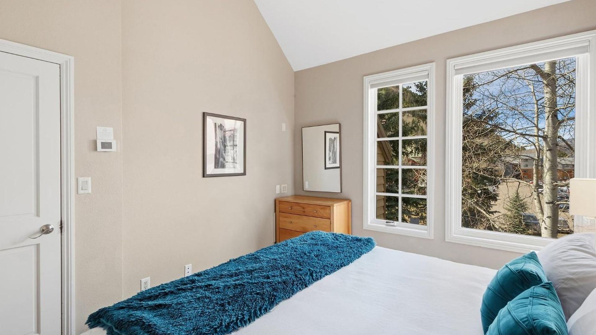 Slopeside Paradise Penthouse At Lift 7, Views, Fireplace, Deck, Hot Tub *