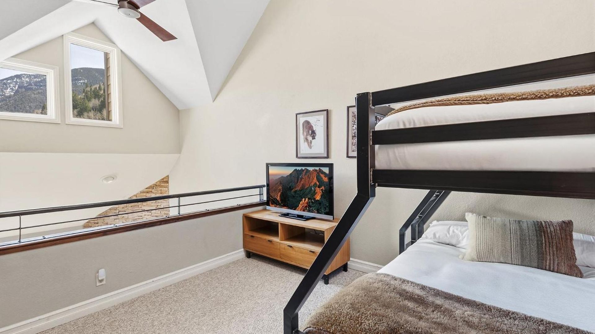 Slopeside Paradise Penthouse At Lift 7, Views, Fireplace, Deck, Hot Tub Apartment