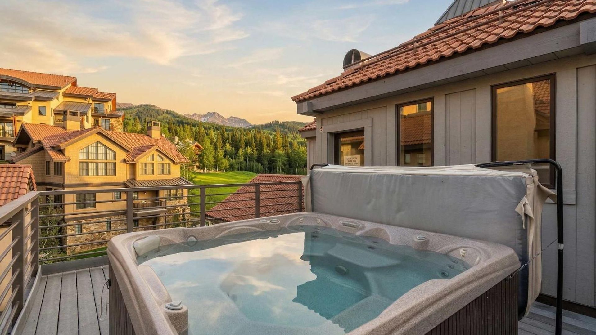 In Out With Hot Tub And Mountain View Holiday home Telluride