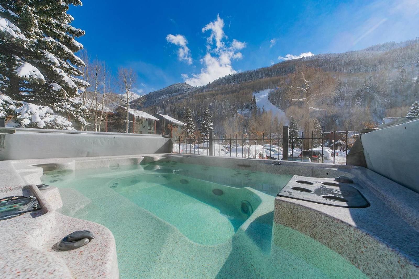 Twin 337 & 338 - Liftside And Hot Tubs Access Apartment
