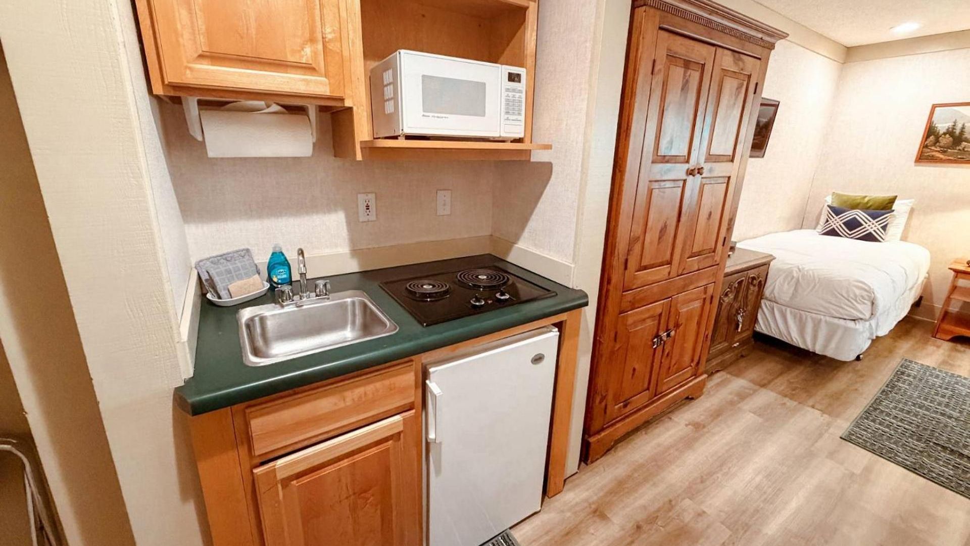 So Davis St 333 Unit #414 ~ Mountaineer