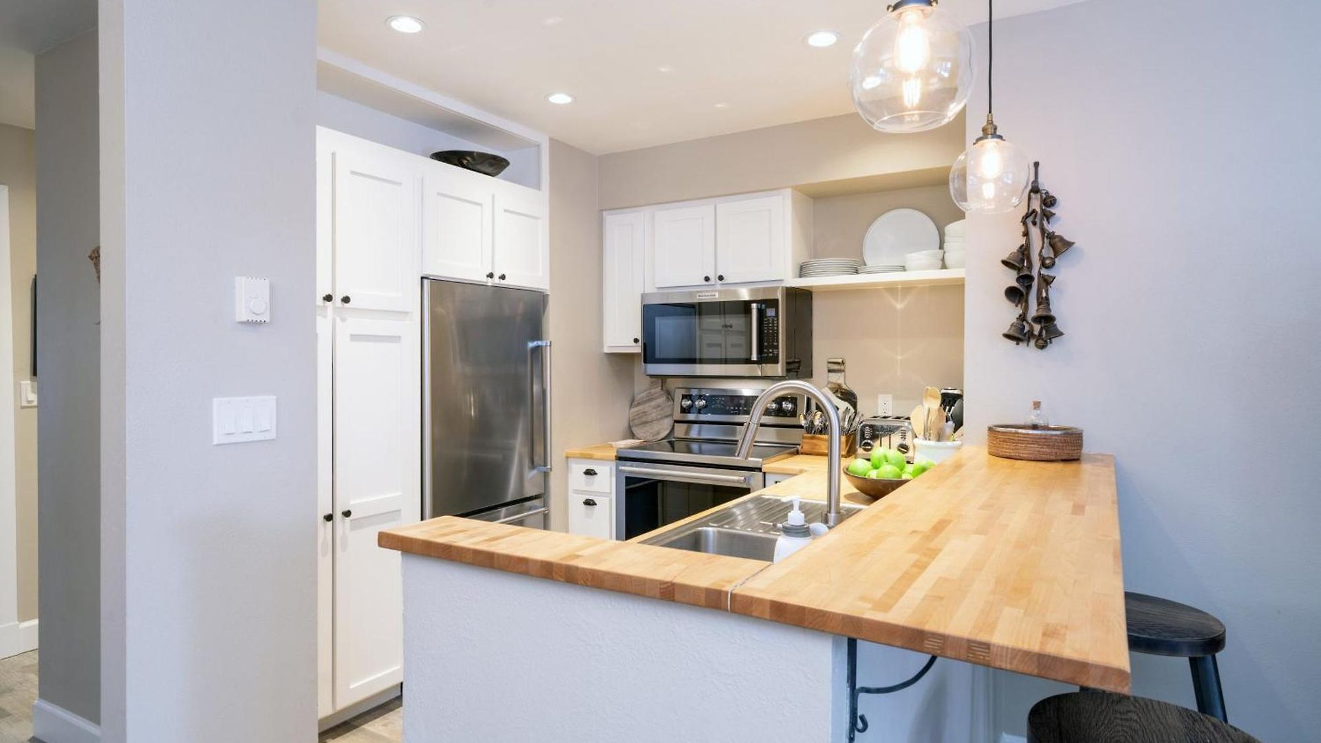 In Out In Town! Area Views, Fireplace, Hot Tub Apartment
