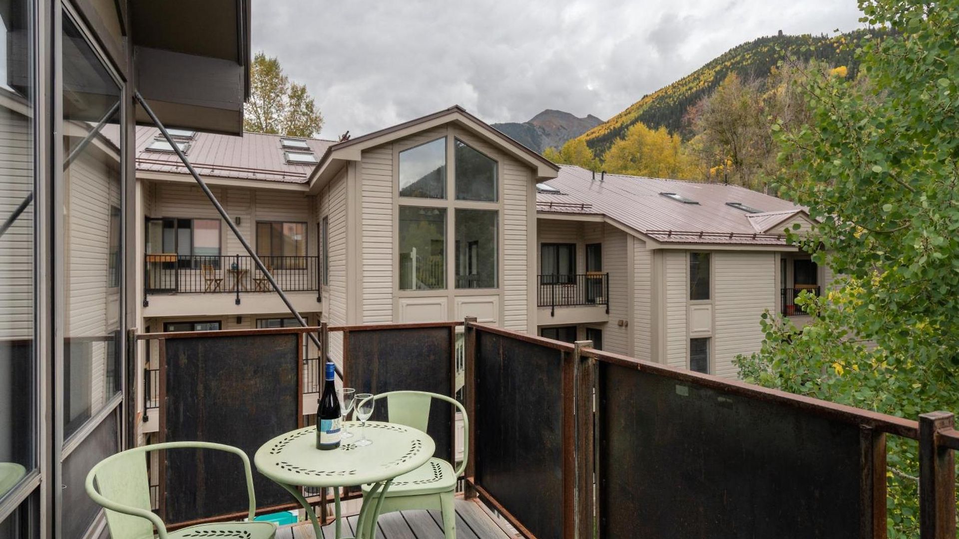 Apartment Big & Bright Hidden Gem With Garage, Hot Tub, Lux Kitchen *