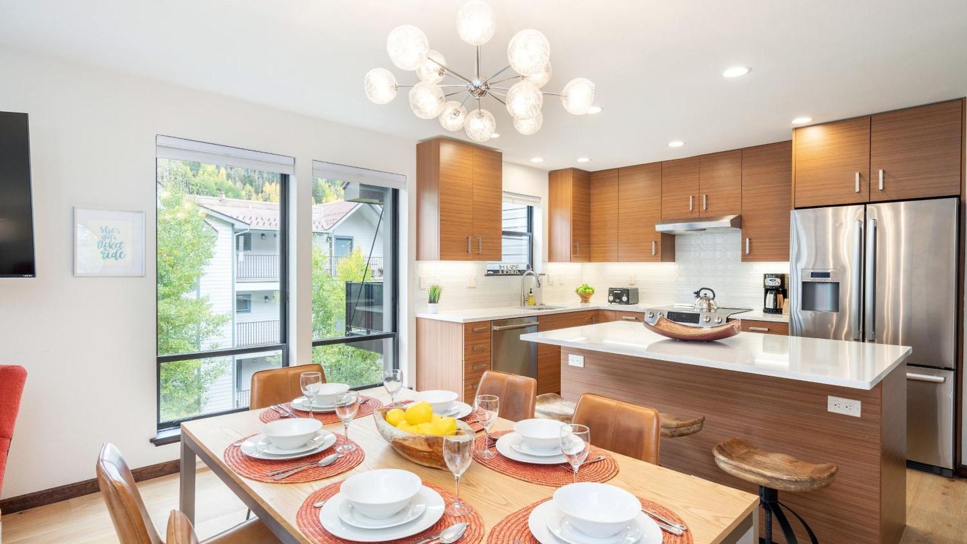 Big & Bright Hidden Gem With Garage, Hot Tub, Lux Kitchen Apartment Telluride