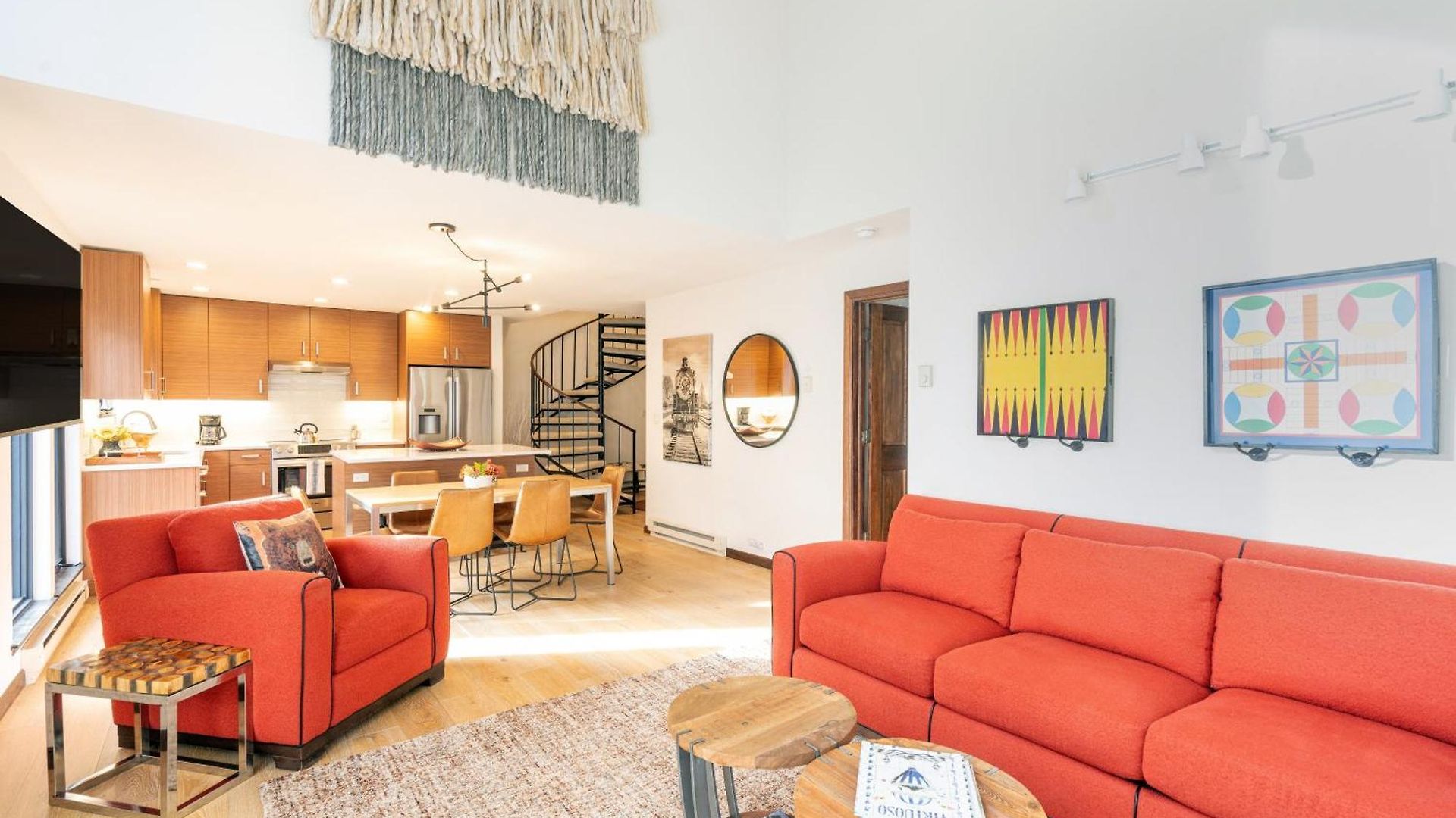 Apartment Big & Bright Hidden Gem With Garage, Hot Tub, Lux Kitchen
