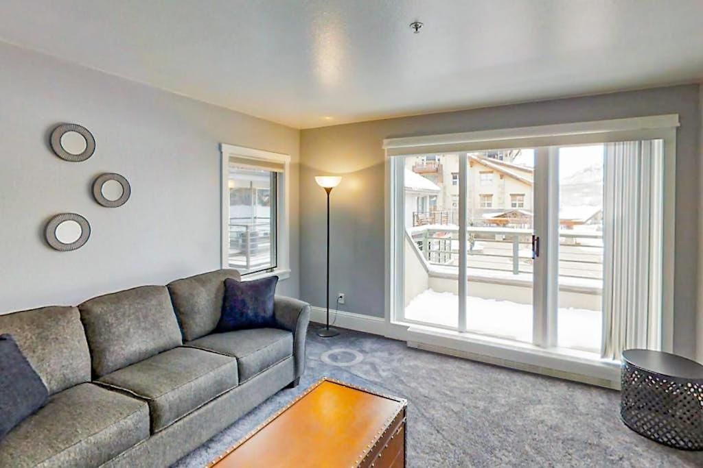 Rocky Mountain Lookout Apartment