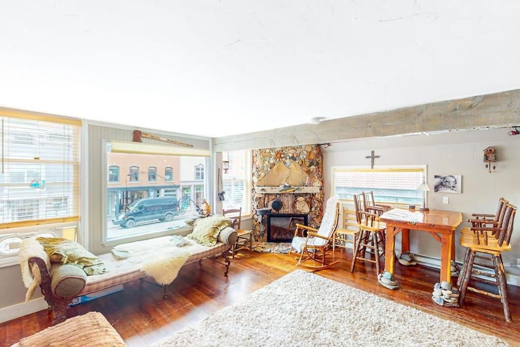 Colorado Ave East 215 - The Historic Apartment *