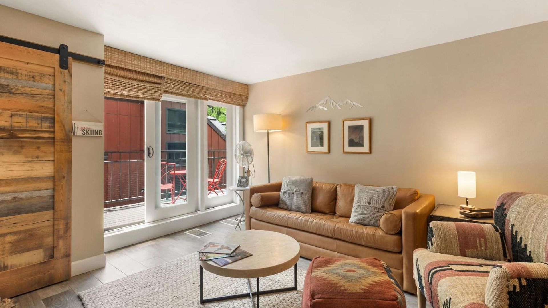 Apartment In Out In Town! Area Views, Fireplace, Hot Tub *