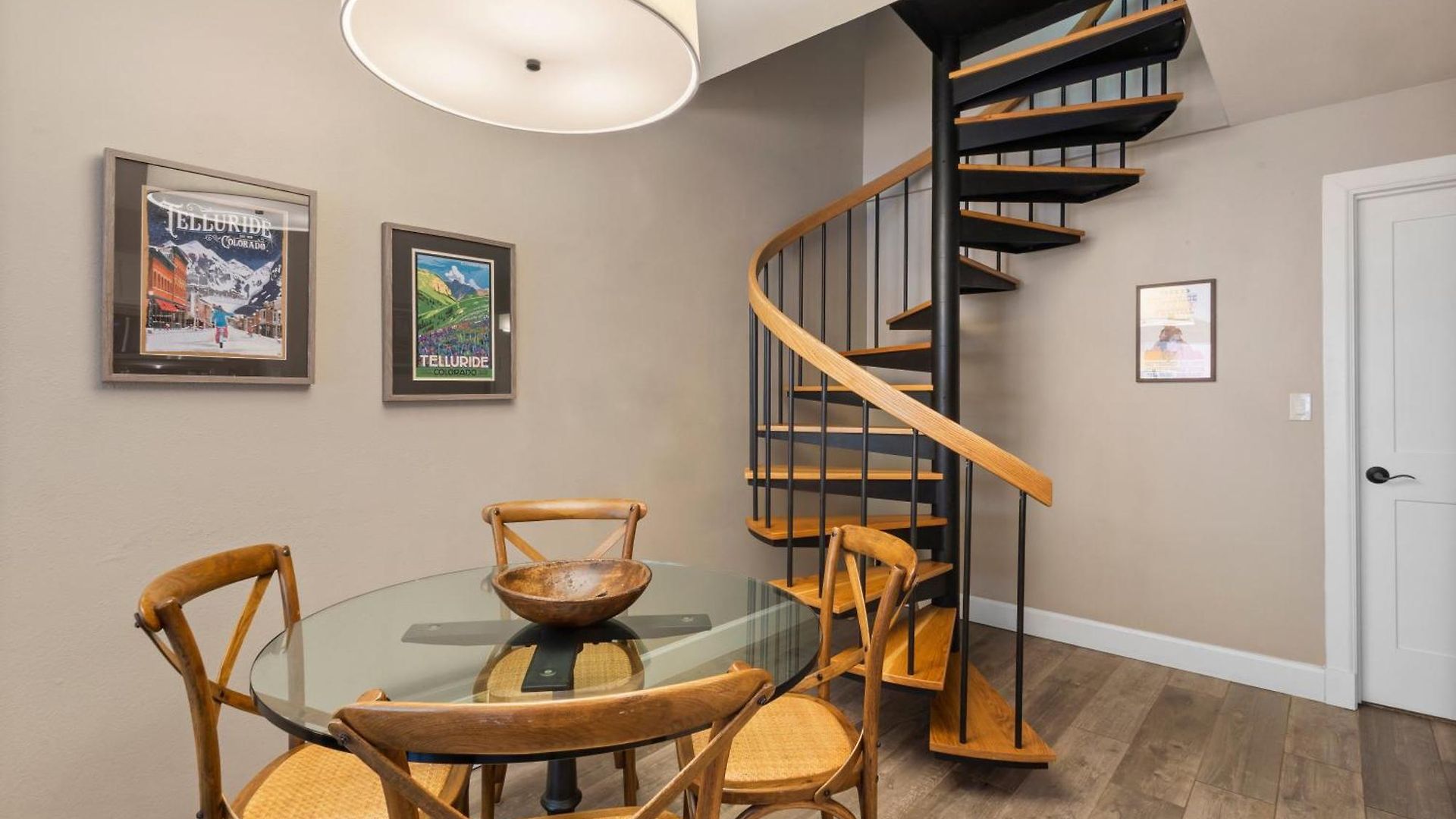 Apartment In Out In Town! Area Views, Fireplace, Hot Tub *
