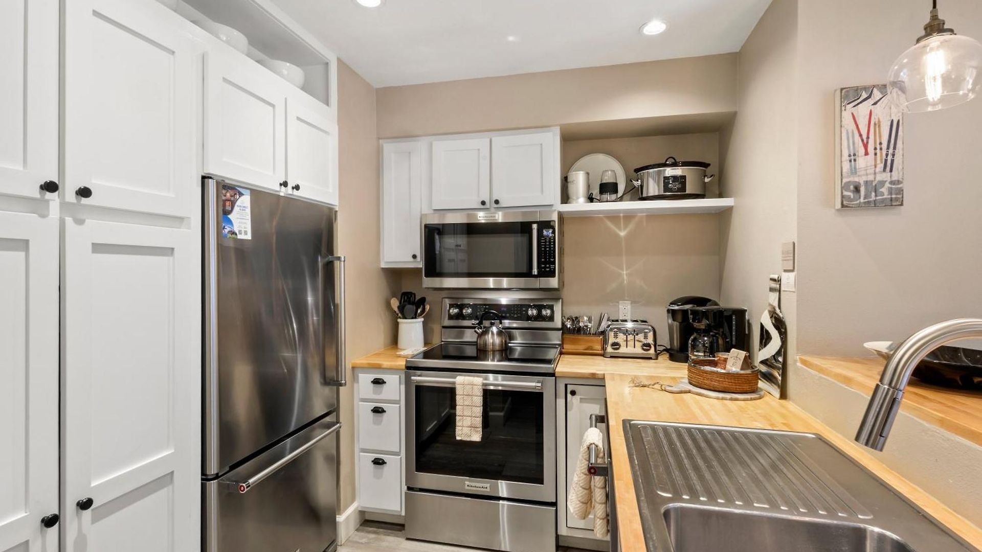 In Out In Town! Area Views, Fireplace, Hot Tub Apartment *