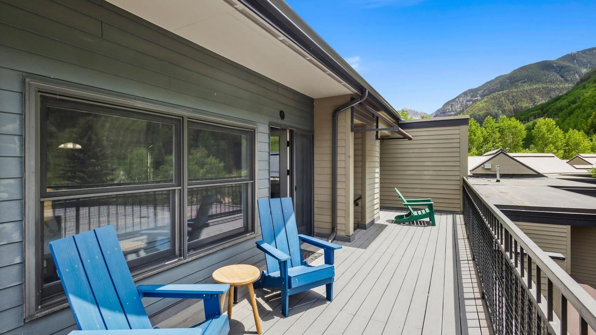 Apartment In Out In Town! Area Views, Fireplace, Hot Tub *