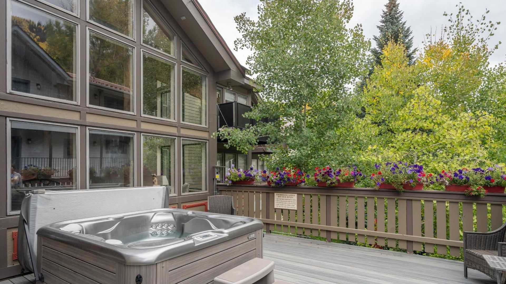 Apartment Big & Bright Hidden Gem With Garage, Hot Tub, Lux Kitchen *