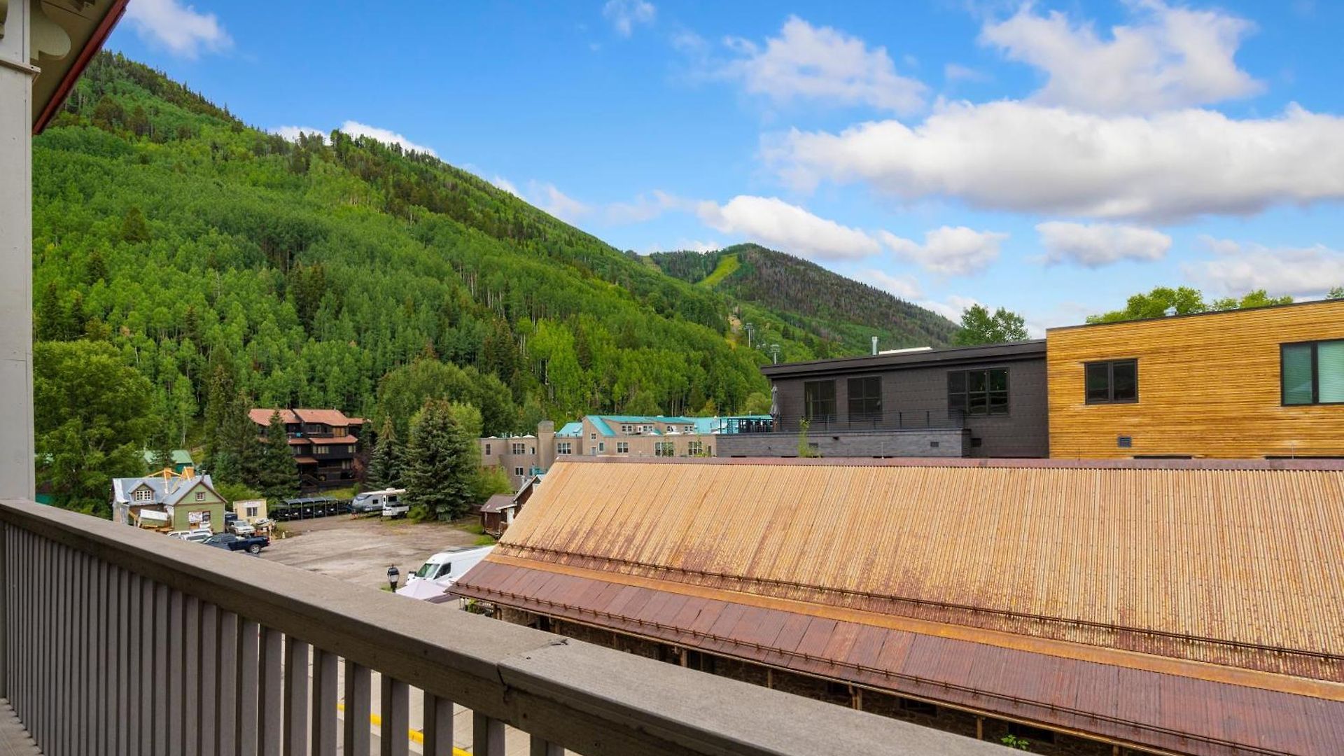 Comfy Casual Near Gondola & Main Street! Needle Rock 3 Apartment *