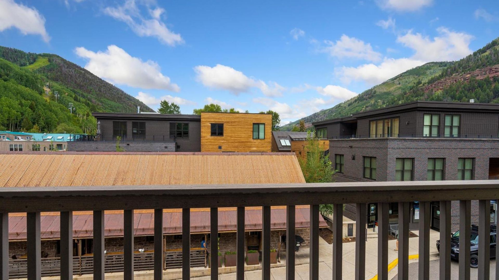 Comfy Casual Near Gondola & Main Street! Needle Rock 3 Apartment *