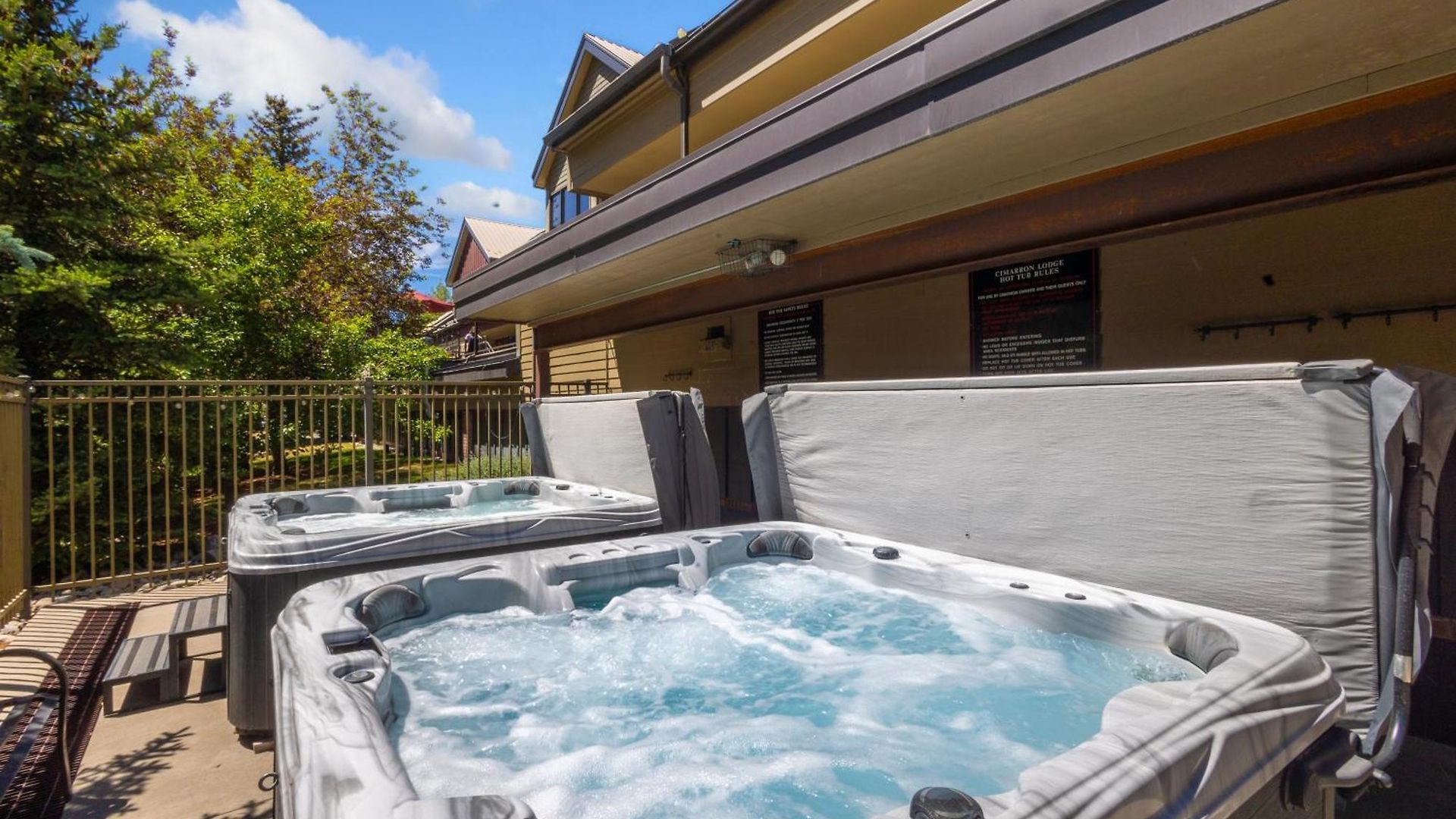 In Out In Town! Area Views, Fireplace, Hot Tub Apartment