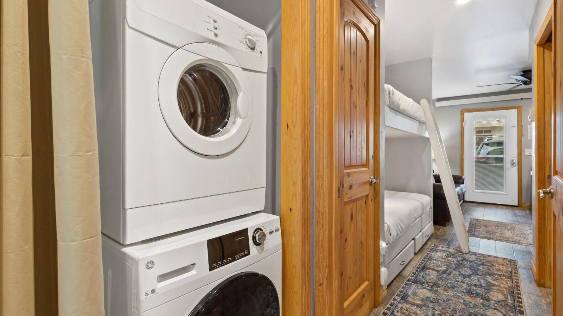 Ground Floor On River Trail, Walk To