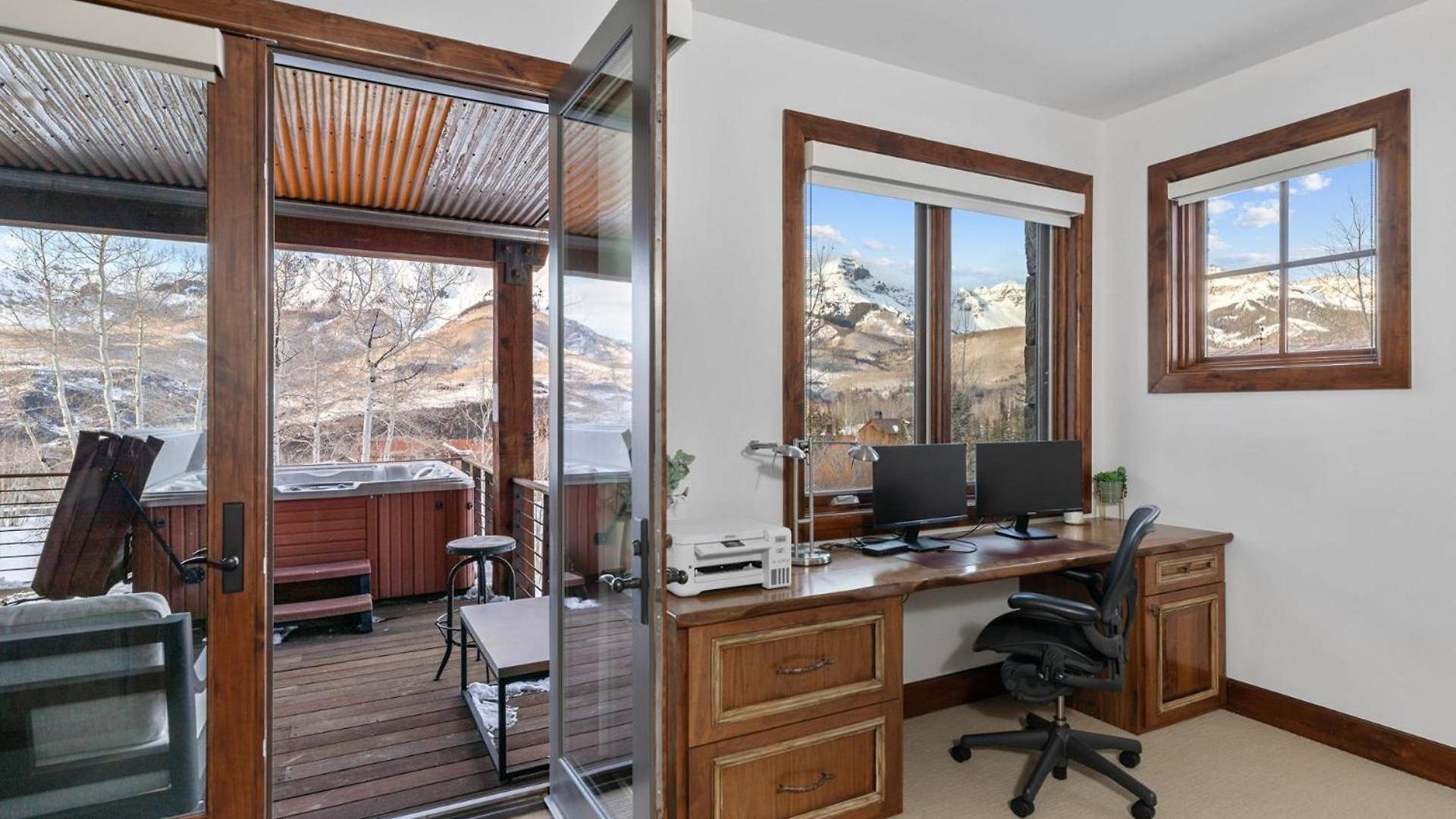 Aj Drive 133 ~ Alpenglow Holiday home *