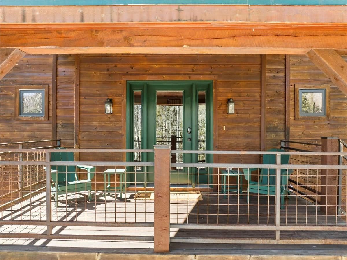 Retreat- Private Deck & Fireplaces