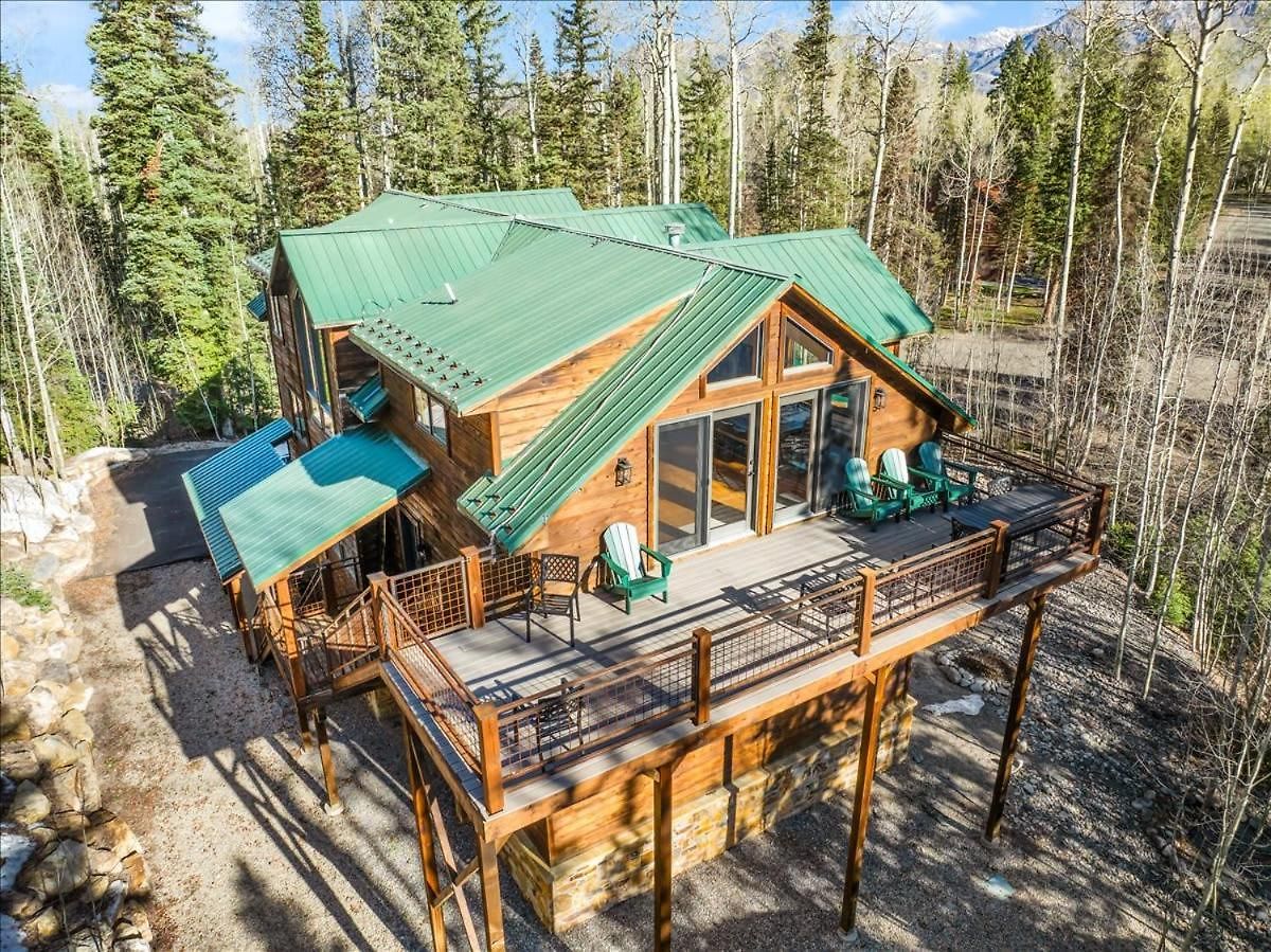 Retreat- Private Deck & Fireplaces *