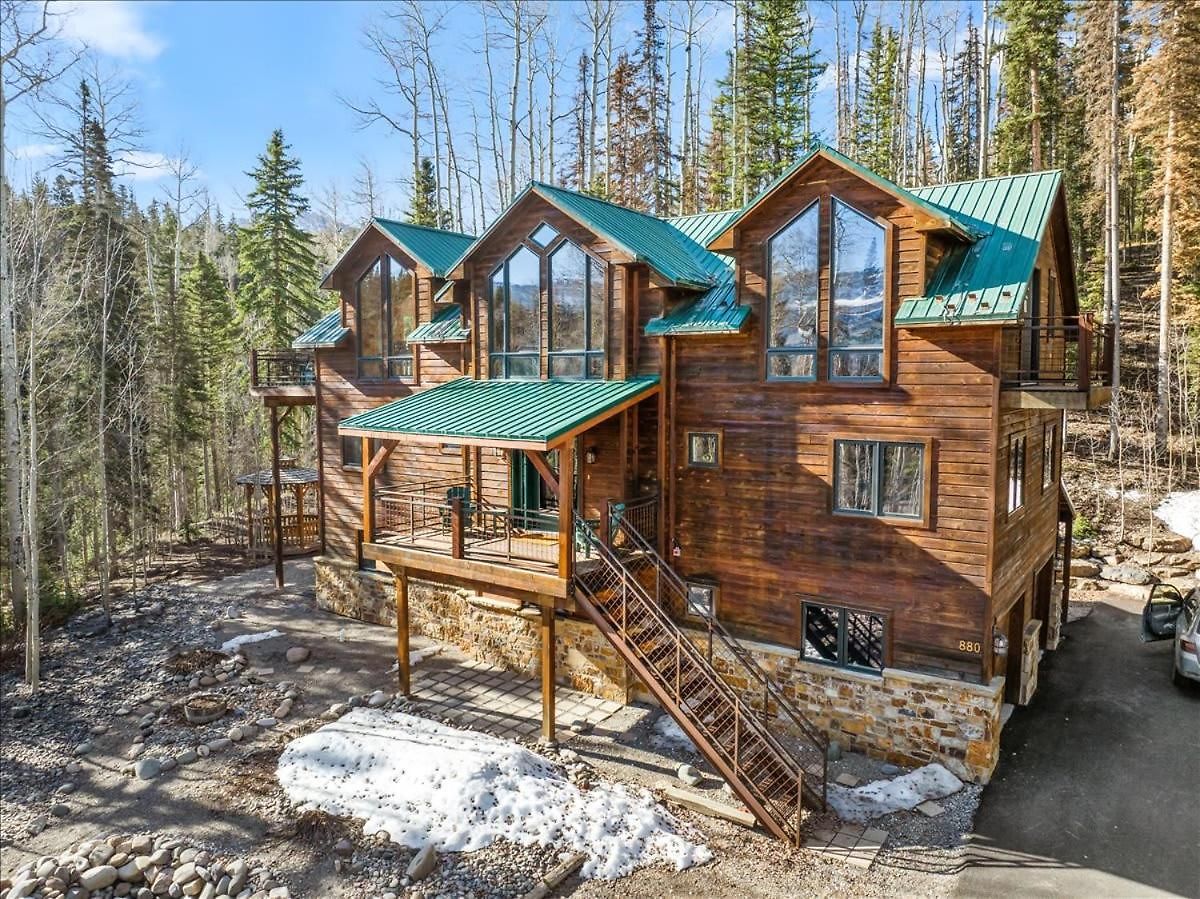 Retreat- Private Deck & Fireplaces
