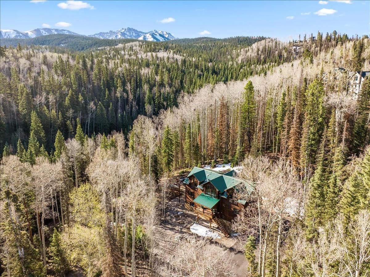Retreat- Private Deck & Fireplaces