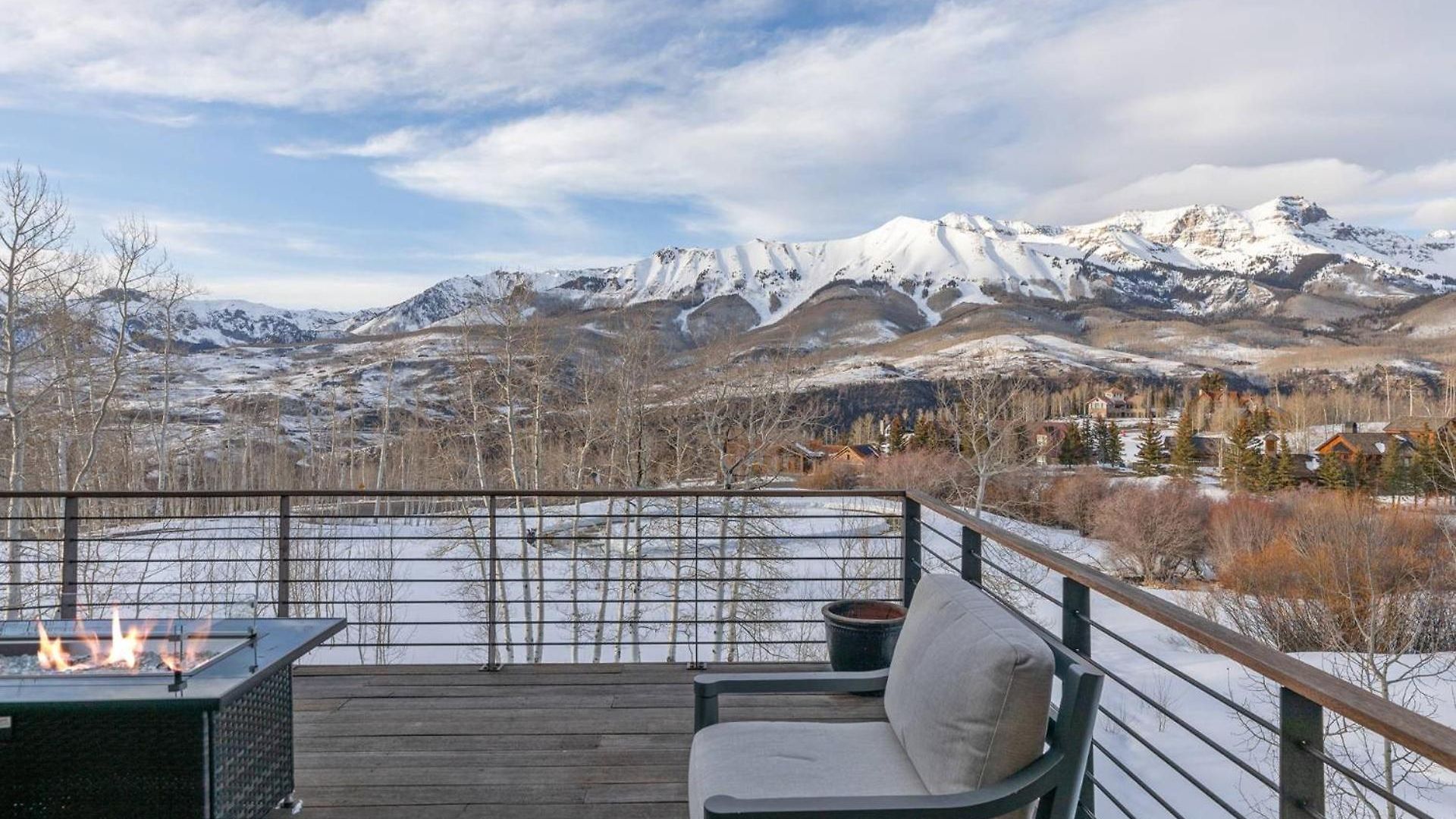 Aj Drive 133 ~ Alpenglow Holiday home *