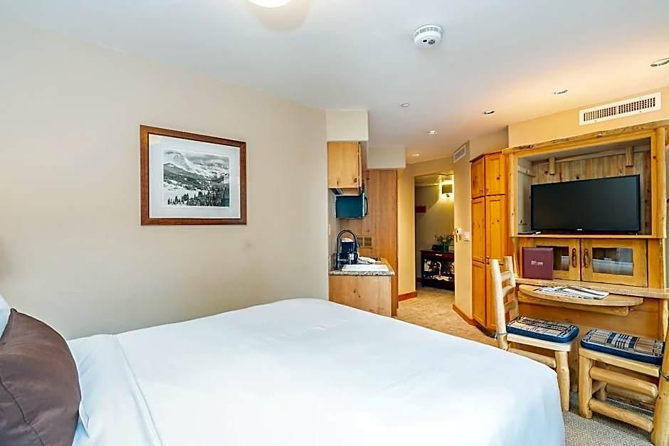 At Lost Creek Hotel 4*
