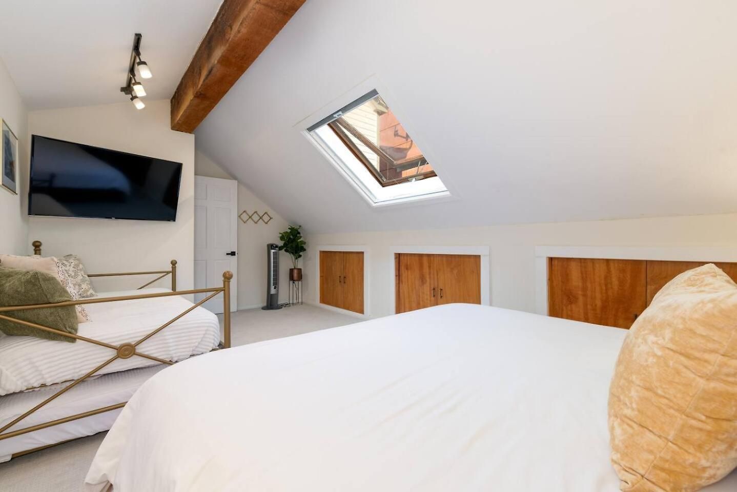 Family Friendly Mainstreet Townhome