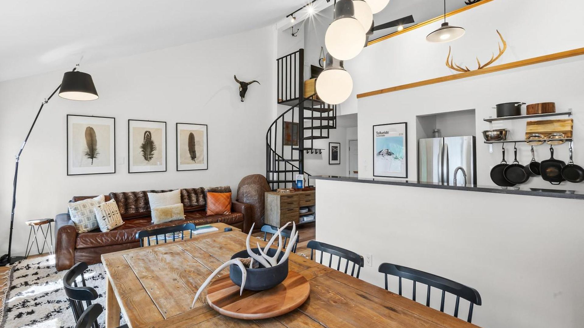 Chic Condo, Short Walk To Lift 7, Covered Parking *