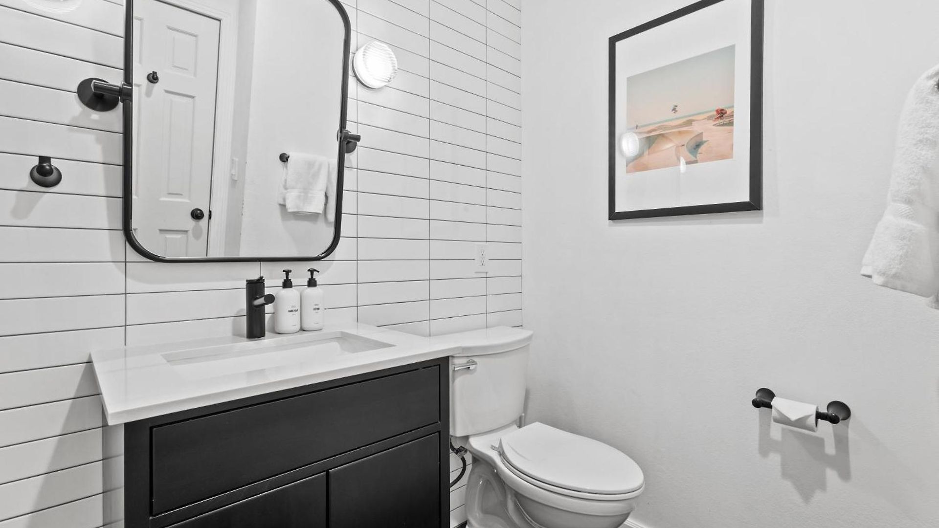 Apartment Chic Condo, Short Walk To Lift 7, Covered Parking