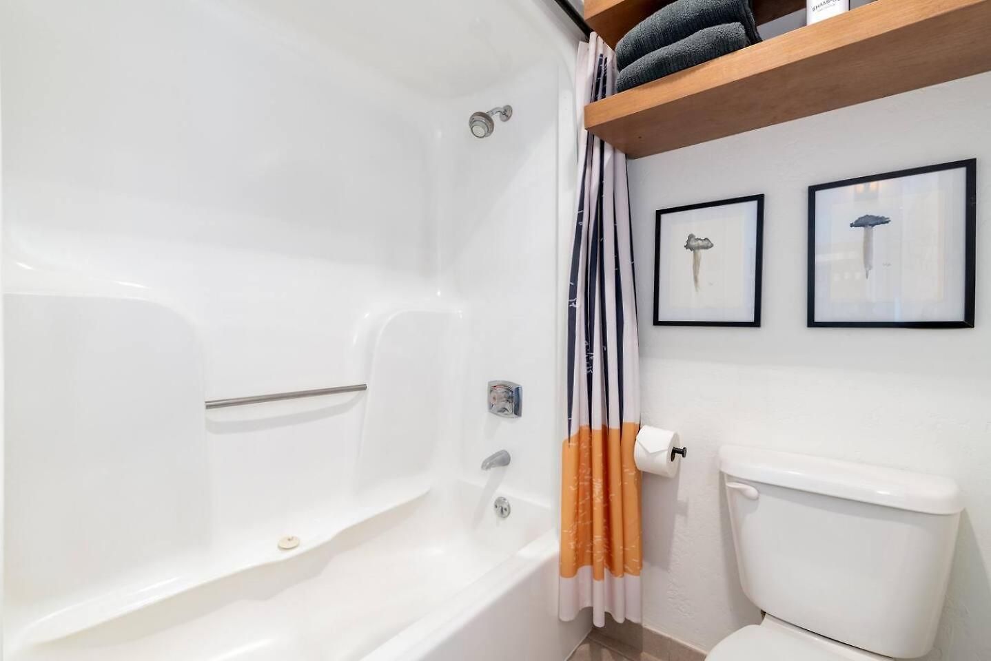 Apartment Vibrant W Hot Tub