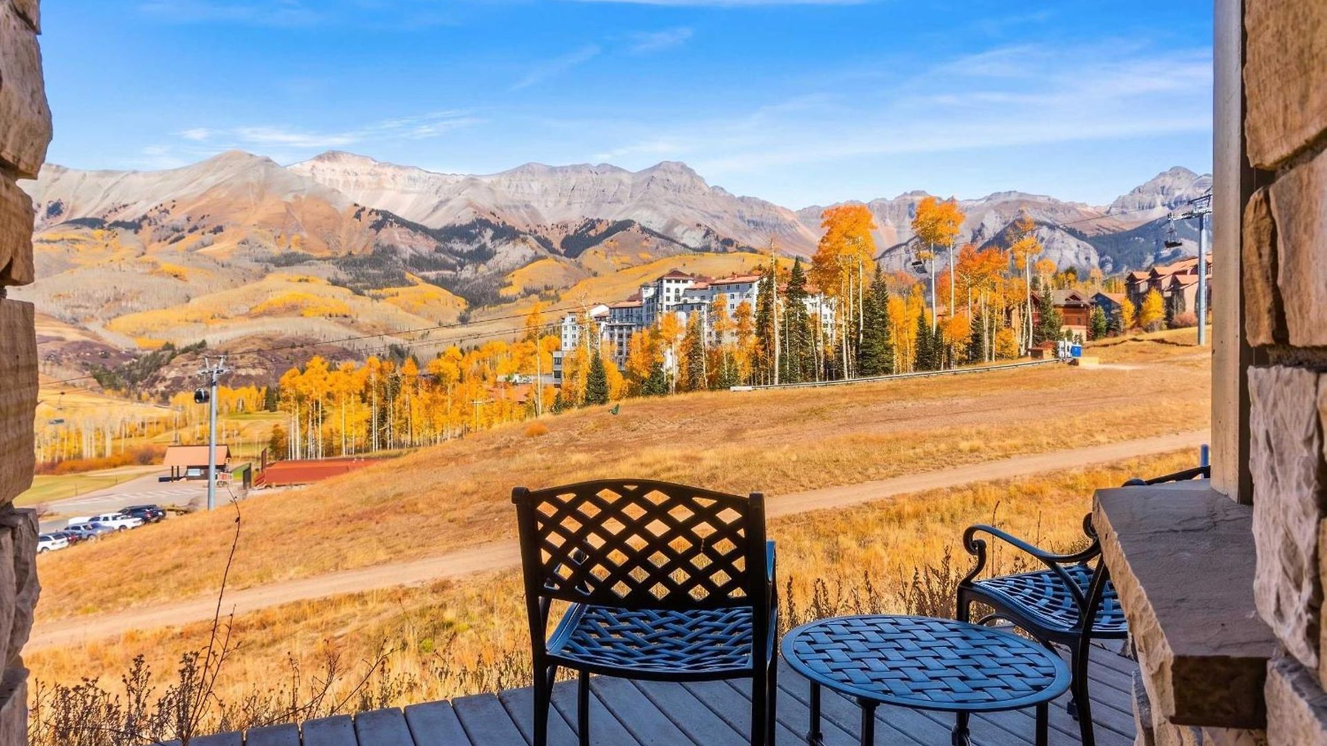 Mountain Village Retreat - Steam Shower & Views Holiday home *