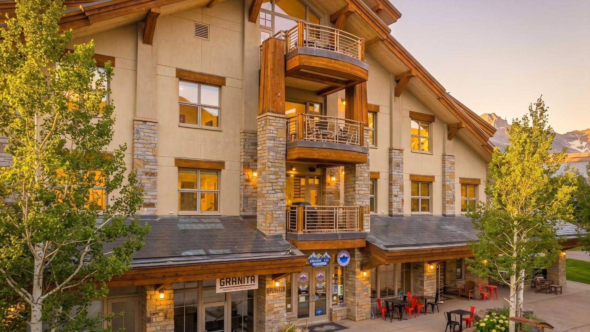 Holiday home Mountain Village Gem Ski-in-out Steam Shower *