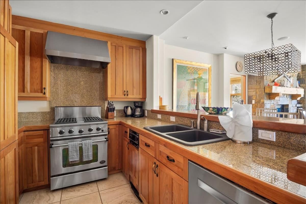 Mountain Village Gem Ski-in-out Steam Shower Holiday home