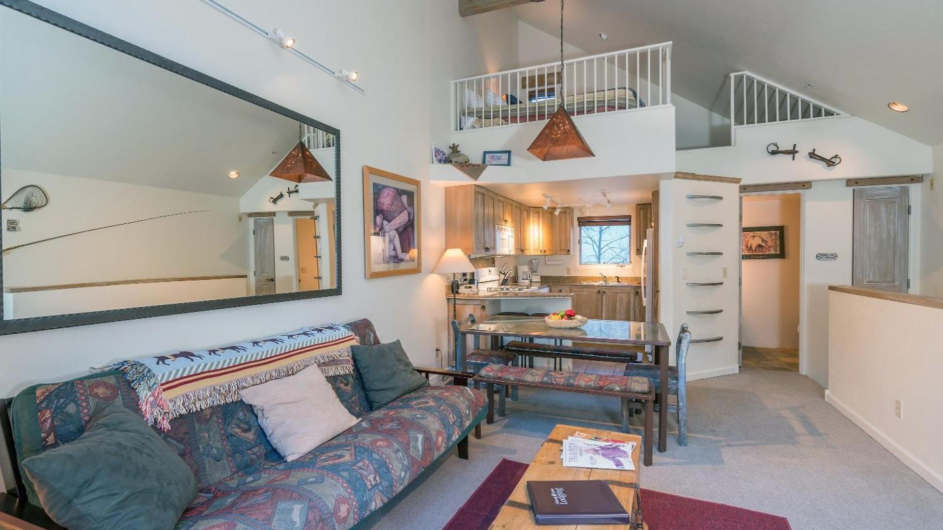 Slopeside Hideaway Apartment *